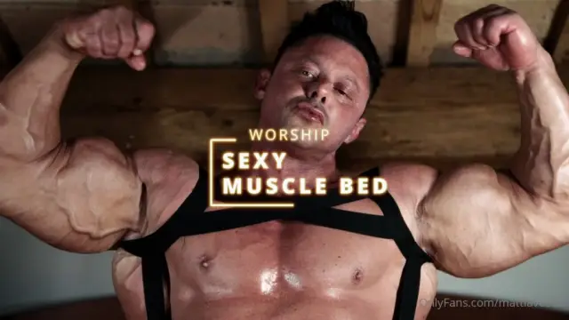 Sexy Muscle Bed! – Mattia Vecchi