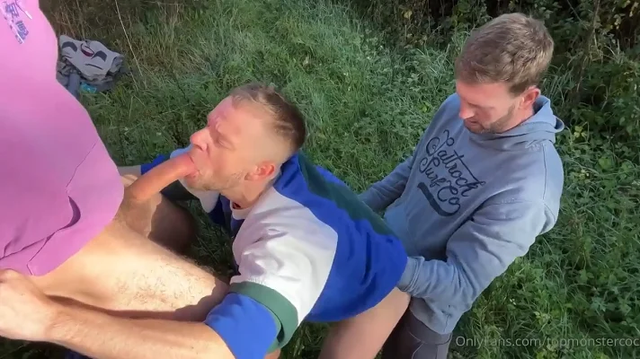 TopMonsterCock and Scottish Tradie hitchhiker pays back (Bareback)